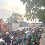 Truk Bermuatan Berbahaya Jika Berhenti Di Tanjakan