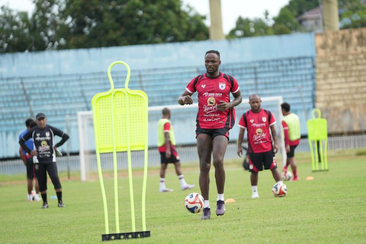 Viktor Mansaray Tidak Tertekan Gantikan Matheus Silva Di Persipura