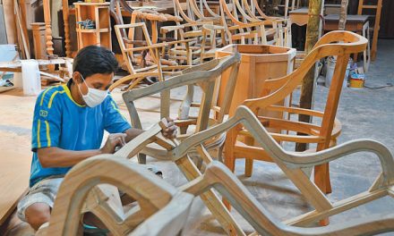 Peran Kayu Dalam Industri Dan Kerajinan Tangan Masyarakat