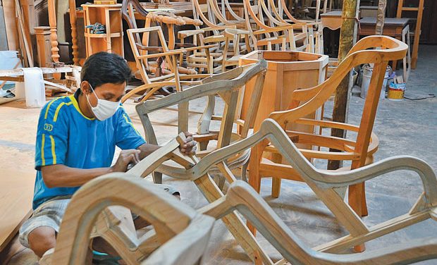 Peran Kayu Dalam Industri Dan Kerajinan Tangan Masyarakat