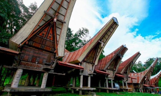Sejarah Dan Filosofi Di Balik Rumah Adat Toraja