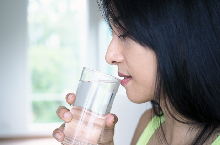 Kebiasaan Kurang Minum Air Yang Bisa Memicu Penyakit